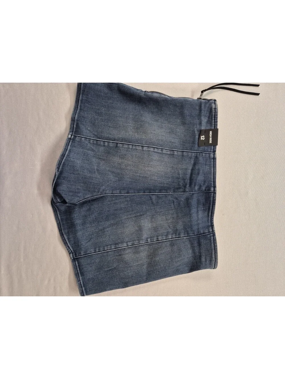Express Denim Shorts Women's 12 High-Rise Side Zip Flat Front Med Wash NWT
